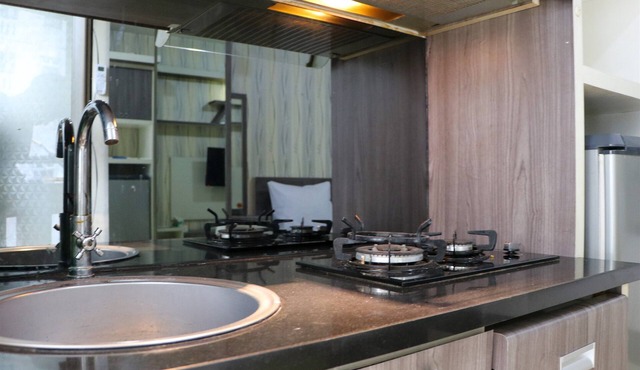Cozy And Enjoy Studio Room At Green Pramuka City Apartment