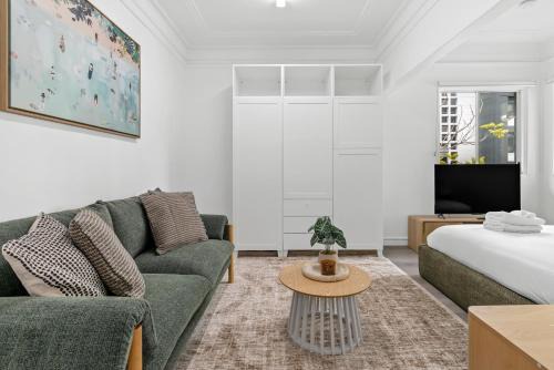 Cozy and Modern CBD Studio - Short Walk to Hospitals