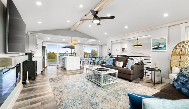 Cozy and Modern Oceanview Cottage With hot Tub