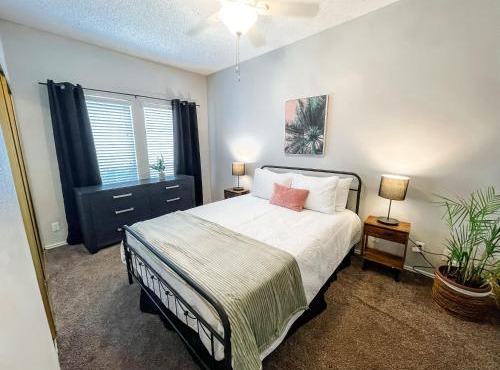 Cozy and Quiet with Easy Access - Private Garage