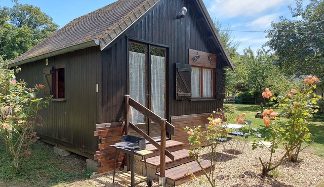 Cozy and romantic chalet with terrace in Eure-et-Loir