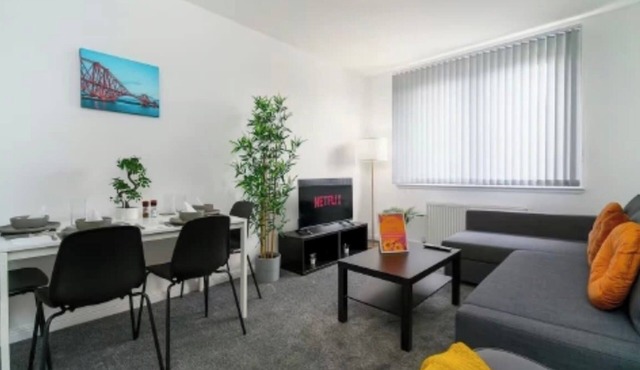 Cozy apartment in the heart of Wishaw, 30 mins drive to Glasgow