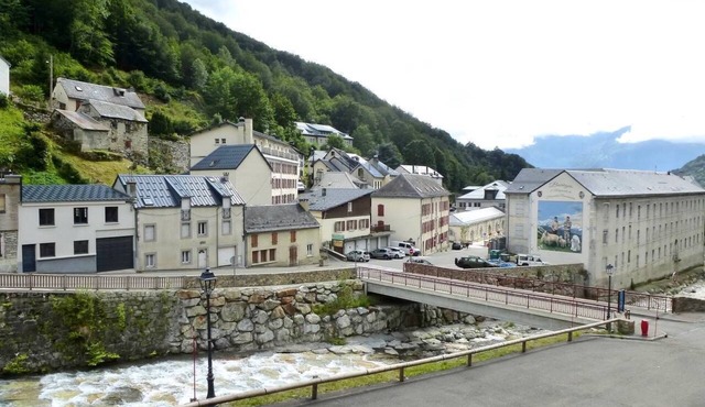 Cozy apartment with 5 beds located near Sers