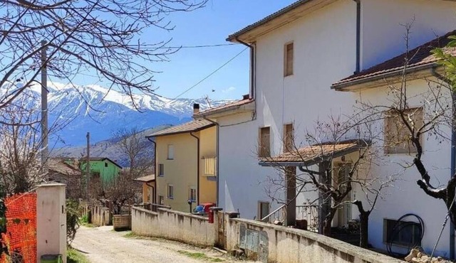 Cozy apartment with private garden and parking in L'Aquila
