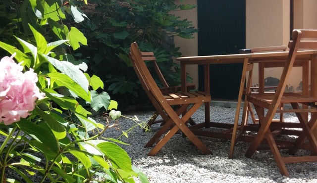 Cozy apartment with private court a/c WIFI