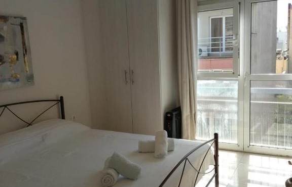 Cozy Apartment With Side View of Acropolis