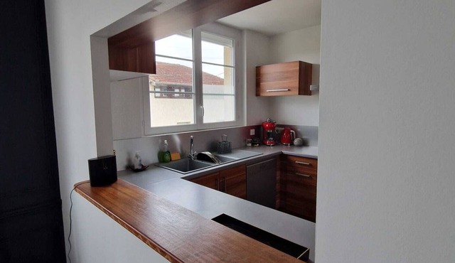 Cozy apartment with terrace, close to train station and city center