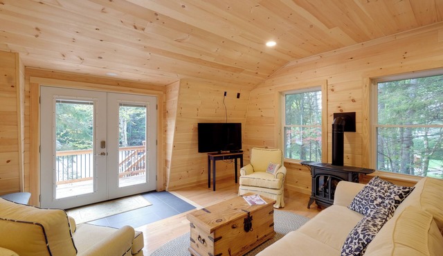 Cozy Apt w/Deck, ~ 5 Miles to Acadia Nat'l Park!