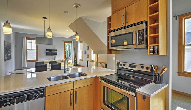 Cozy Atlanta Condo in Historic Cabbagetown!