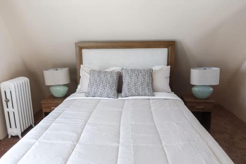 Cozy Attic Studio for 2 5min to NYC Train Station