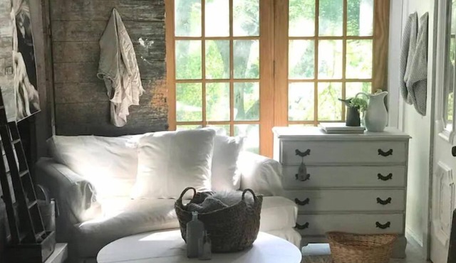 Cozy barn space i.e “Hawthorne” #1