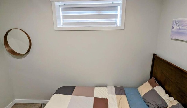 Cozy basement for a lovely stay & perfect for WFH