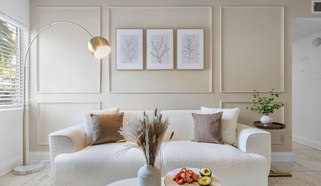 Cozy Bayshore Escape w/Pool, Gym & Free Parking