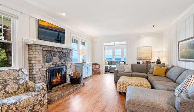 Cozy Bayside Cabin | Lake + Sauna Access in Egg Harbor