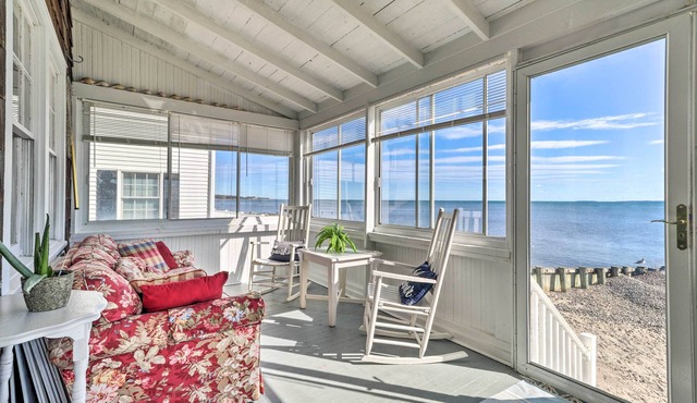 Cozy Beach Front Cottage in Hawk's Nest