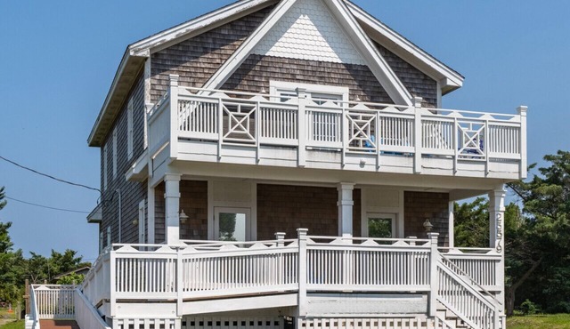 Cozy Beach House 4BR, Hot tub, Pets OK