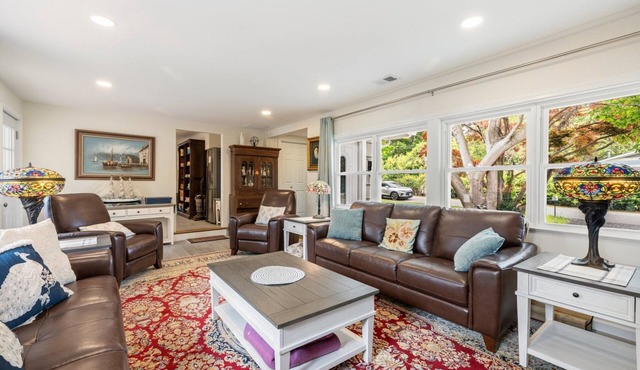 Cozy Beach Retreat - 3 bedrooms with 3 queen size beds. Sleeps 6