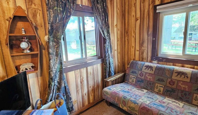 Cozy Beachcomber Cottage on Great Lake Huron