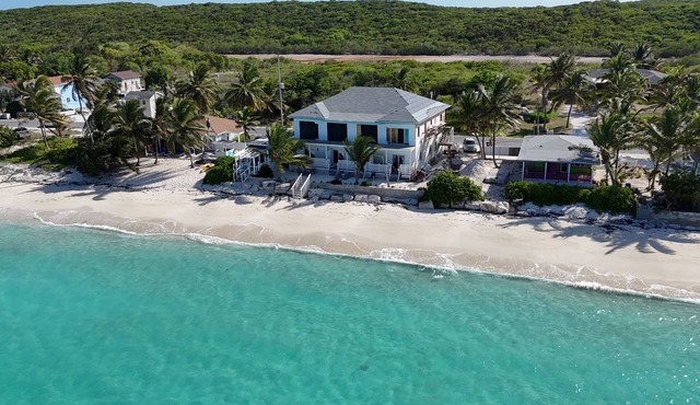 Cozy Beachfront King Suite