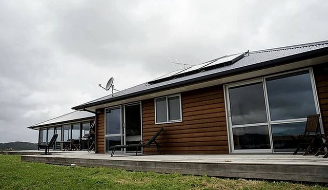 Cozy Bed and Breakfast Accommodation for a Romantic Getaway in Whangaruru, North Island