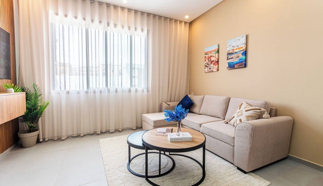 Cozy Boho Beige Apt - 5mn To Surf Beach, WFH w/High Speed WiFi & Free Parking