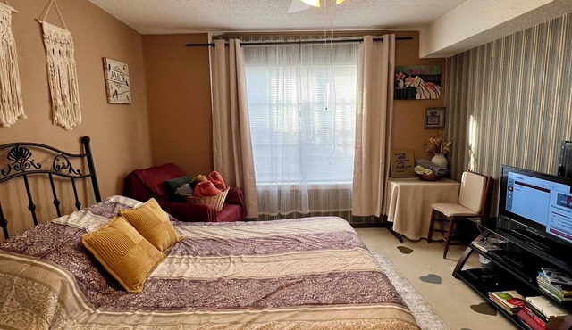 Cozy Boho Condo 2 Beds 1 Bathroom 15 min from Downtown, Riverwalk, Pearl