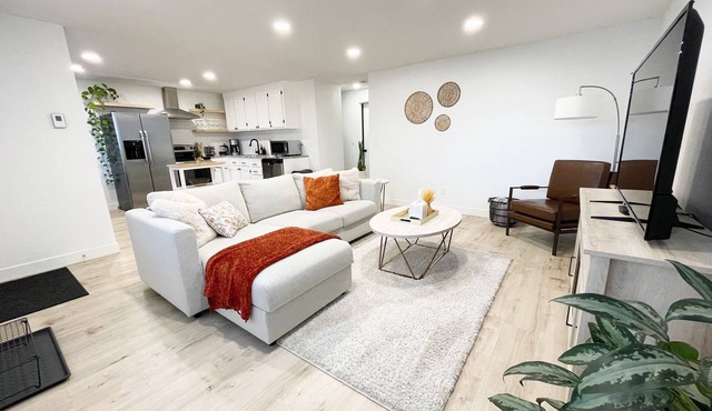 Cozy Boho Inspired Duplex - with 4 person HOTUB!