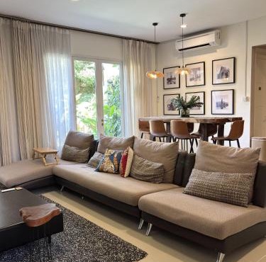 Cozy Botanical Garden House