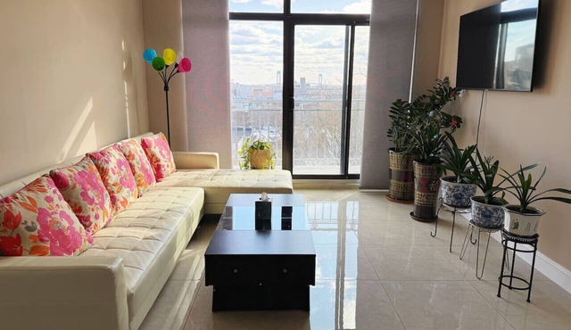 Cozy & Bright 2BR Apartment
