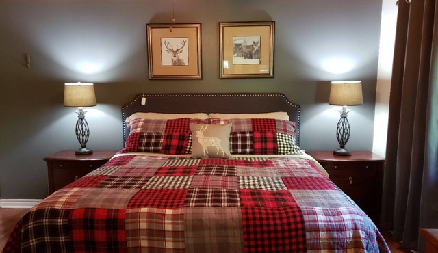 Cozy Bungalow - Sauna, Wood Stove, Close to Trails