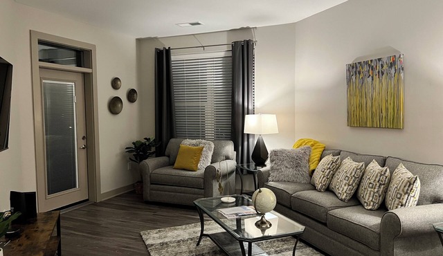Cozy but Accessible Hideaway. Lots of Amenities