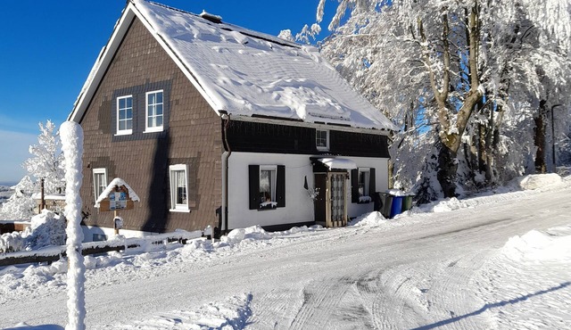 Cozy child-friendly apartment with spacious terrace and view of the slopes