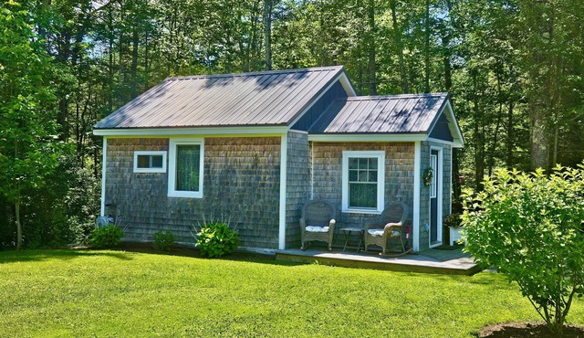 Cozy Cabin By The Pond, Sleeps 2