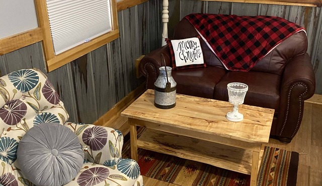 Cozy Cabin by the Creek