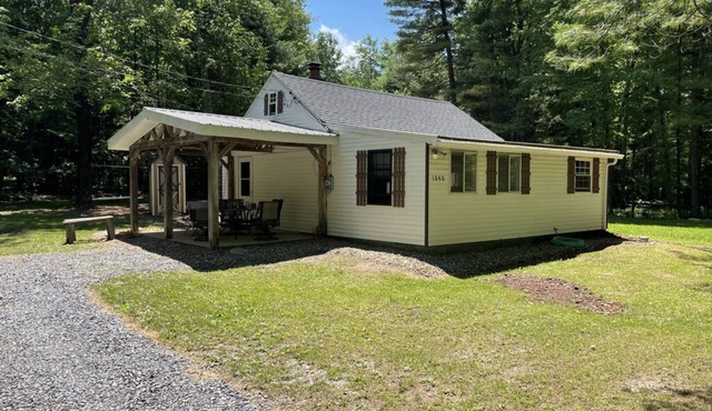 Cozy cabin getaway near Pine Creek, easy access to the ATV trails!
