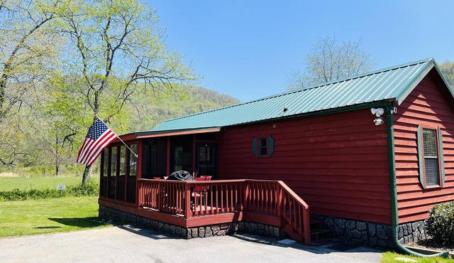 Cozy Cabin in River Vista Mountain Village RV/Cabin Park + Amenities