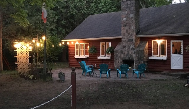 Cozy cabin just steps to the beach!