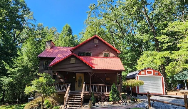 Cozy cabin near Ocoee Lake in the Cherokee National Forest. Nature’s paradise.