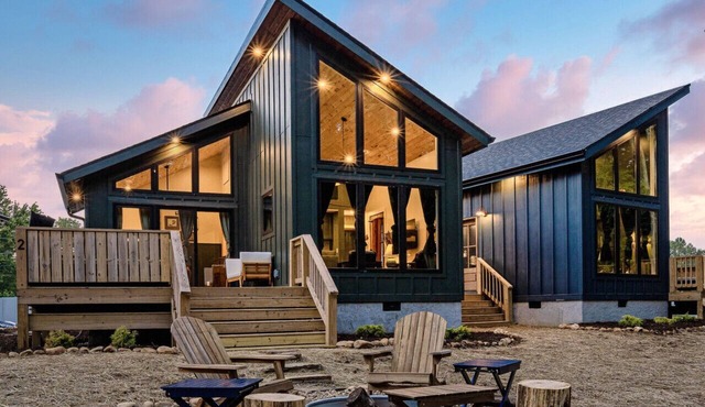 Cozy Cabin w/Hot Tub, Sauna, Pickleball & Plunge!