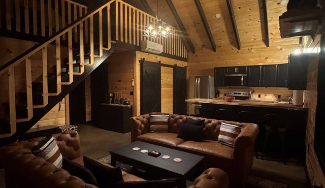 Cozy cabin with in the heart of Benezette, 1 mile from viewing center.
