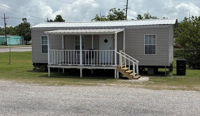 Cozy camp on private property minutes from hunting, fishing and restaurants.