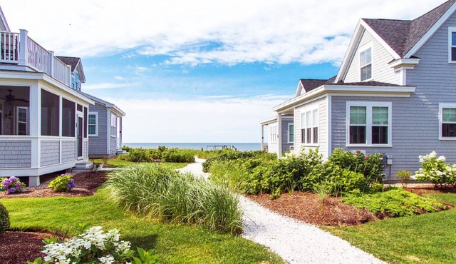 Cozy Cape Cod Cottage - Private Pool & Beaches - Dennis Port, MA