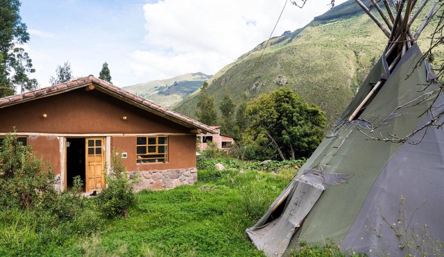 Cozy Casita in the Sacred Valley. Breathtaking waterfall and mountains view!