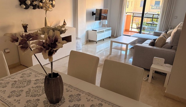 Cozy, central AA, wifi, pool, parking