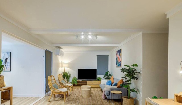 COZY Central Kangaroo Point Pad + 2BR + Parking