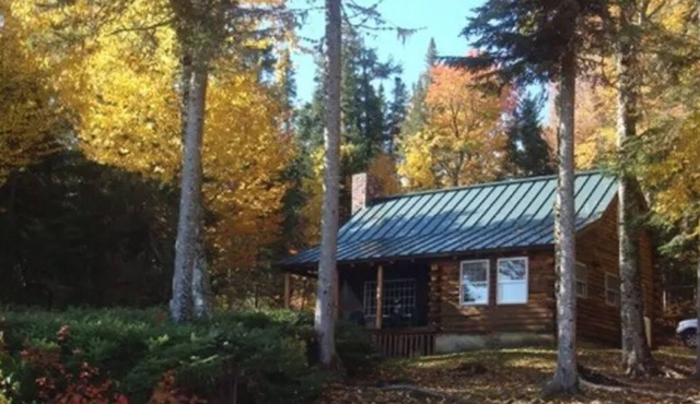 Cozy & Charming Lakefront Log Cabin on Cupsuptic Lake/Rangeley, ME