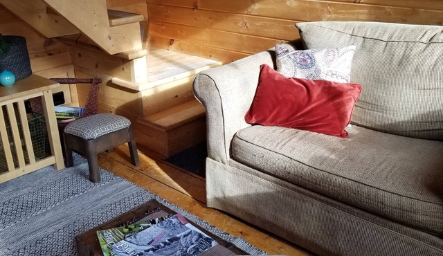 Cozy, Charming Vermont Chalet close to 5 major ski areas sleeps 4