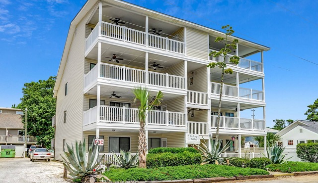 Cozy/Clean Ground Floor Surfside Beach Condo 1 Block walk to Beach Pet Friendly