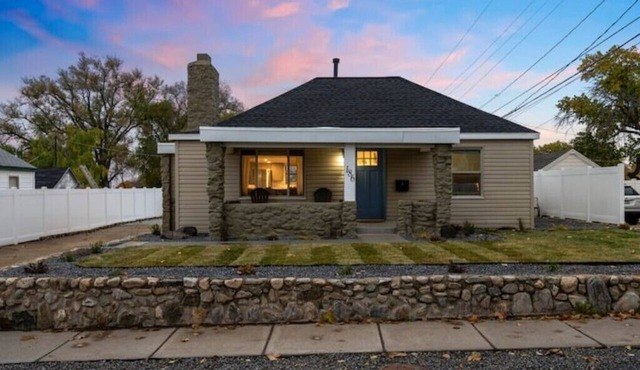 Cozy Clearfield Cottage -Private yard w/ hot tub