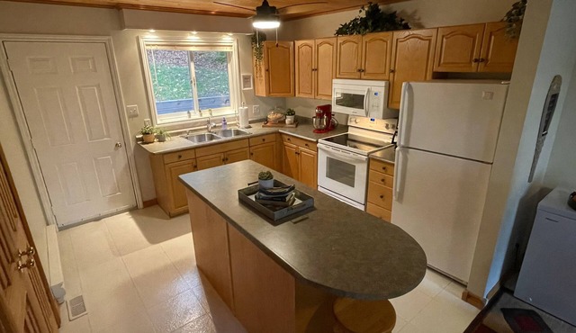 Cozy Coe Island Oasis